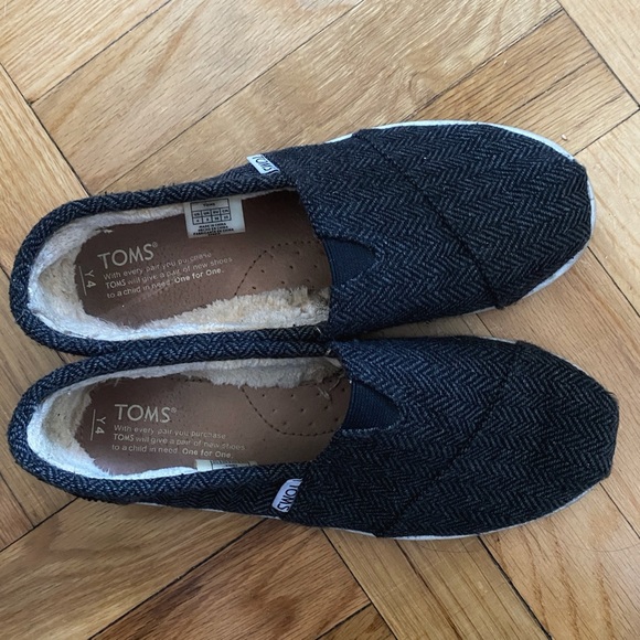 Toms SherpaLined Slip on size 4Y/6 Womens preloved - Picture 4 of 6